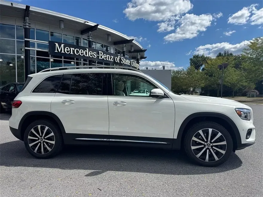 2022 Mercedes Benz GLB 250 4MATIC photo 1