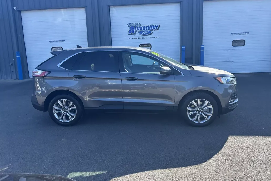 2024 Ford Edge Titanium photo 1