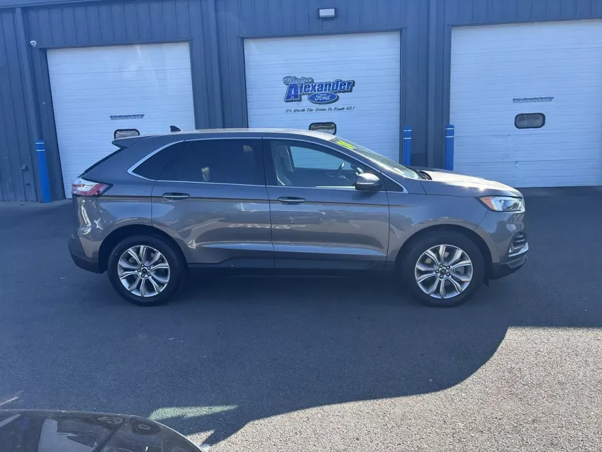 2024 Ford Edge Titanium photo 1