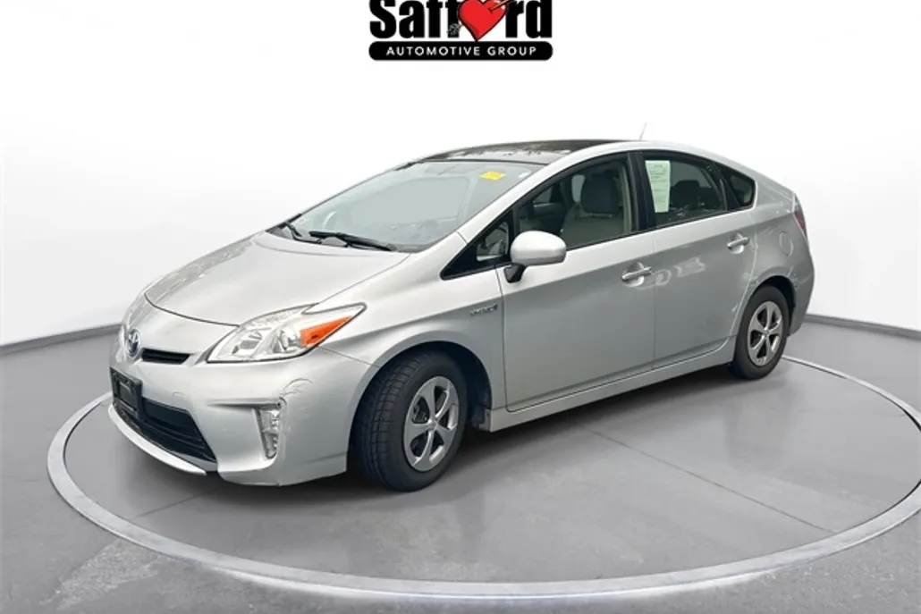 2013 Toyota Prius Four photo 1