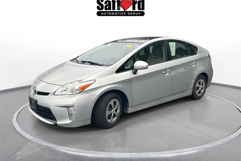 2013 Toyota Prius Four photo 1