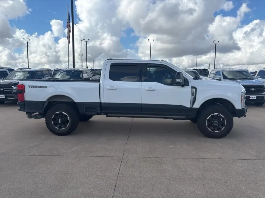2025 Ford F-250 photo 1