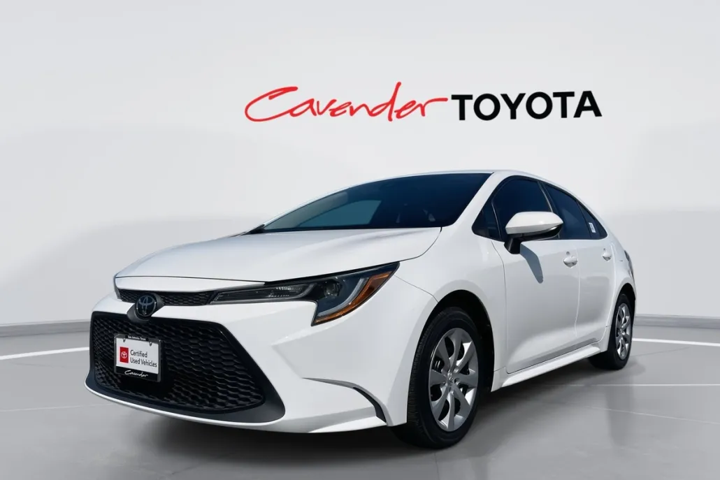 2021 Toyota Corolla LE photo 1