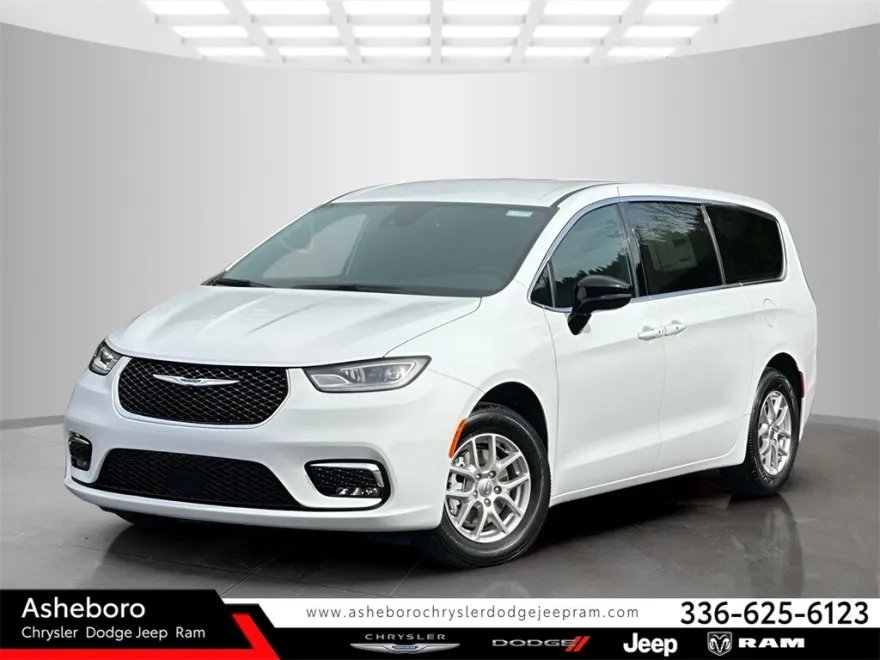 2025 Chrysler Pacifica photo 1