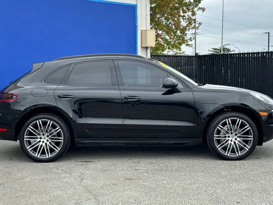 2016 Porsche Macan S photo 1