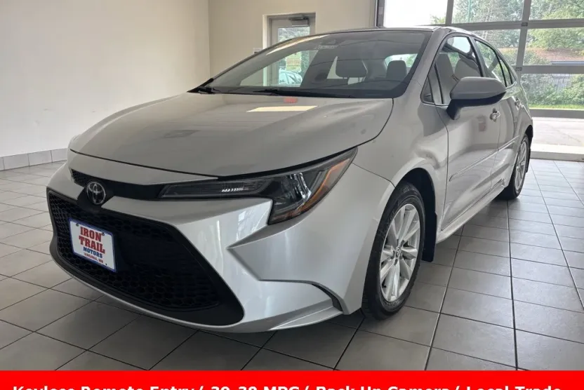 2022 Toyota Corolla LE photo 1