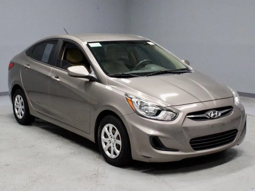 2013 Hyundai Accent GLS photo 1