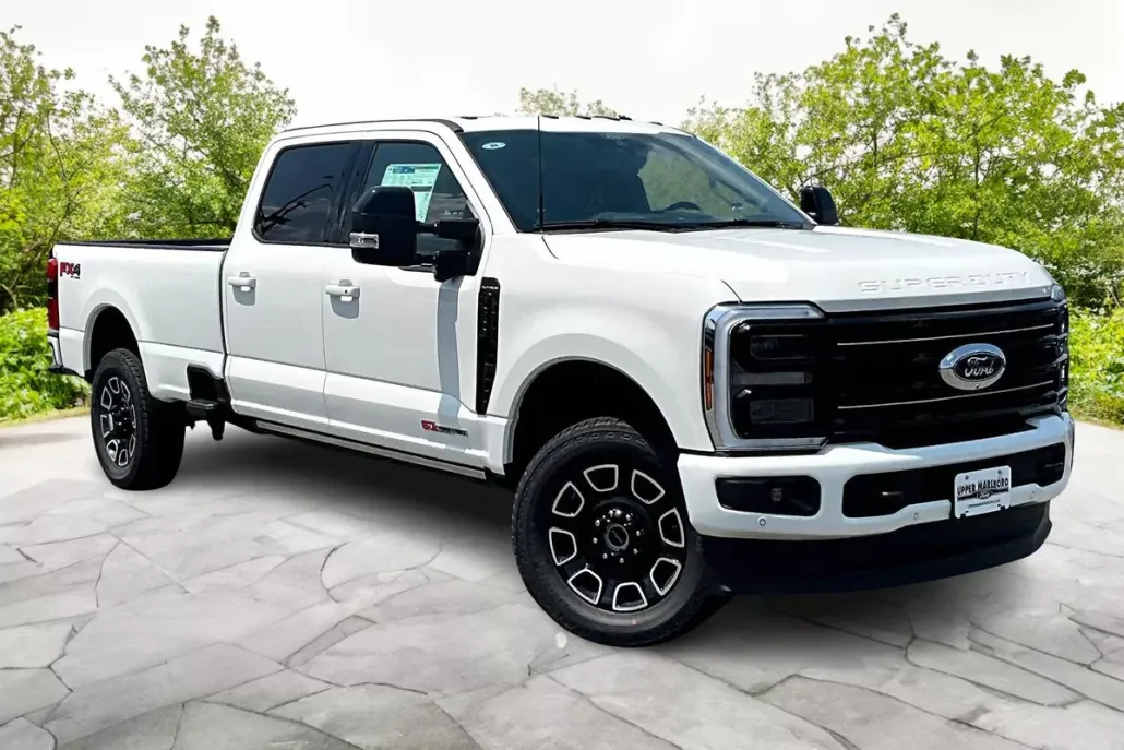 2025 Ford F-350 Platinum photo 1