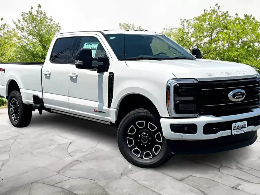 2025 Ford F-350 Platinum photo 1