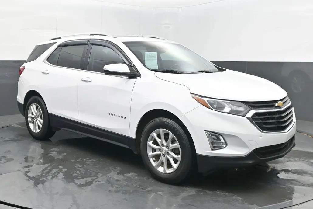 2018 Chevrolet Equinox LT photo 1