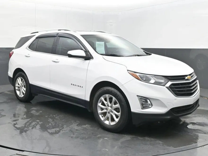 2018 Chevrolet Equinox LT photo 1