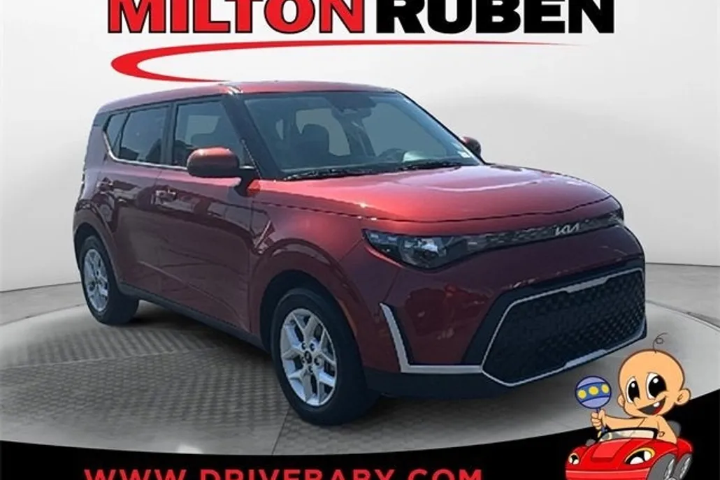 2024 Kia Soul LX photo 1