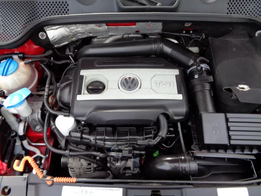 2012 Volkswagen Beetle Turbo photo 31