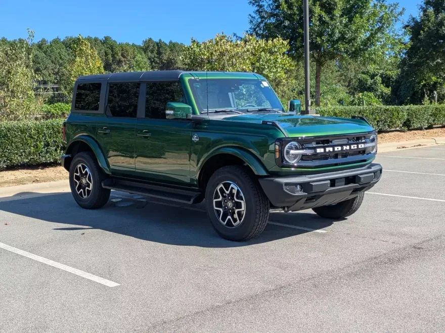 2025 Ford Bronco Outer Banks photo 1