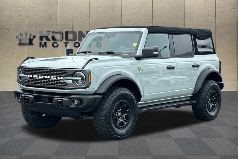 2023 Ford Bronco Badlands photo 1
