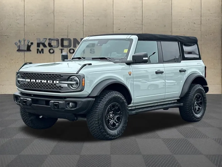 2023 Ford Bronco Badlands photo 1