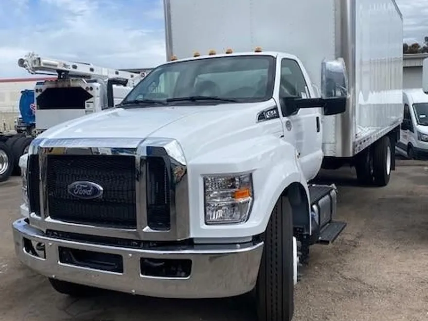 2024 Ford F-750 SuperCab photo 1
