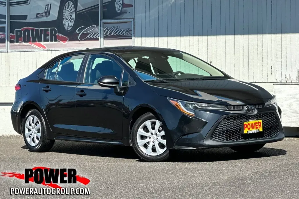 2021 Toyota Corolla LE photo 1