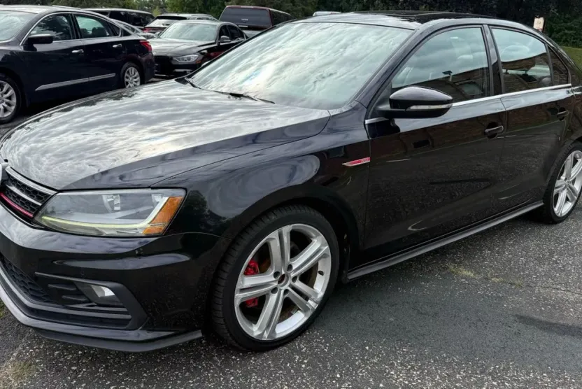 2017 Volkswagen Jetta 2.0T GLI photo 1
