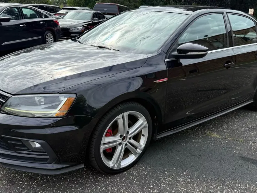 2017 Volkswagen Jetta 2.0T GLI photo 1