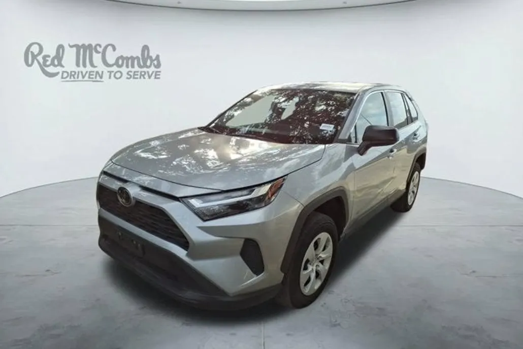 2024 Toyota RAV4 LE photo 1