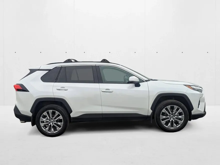 2023 Toyota RAV4 XLE Premium photo 1