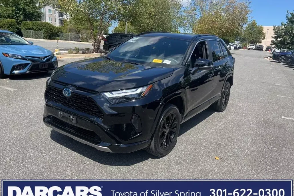 2024 Toyota RAV4 Hybrid SE photo 1