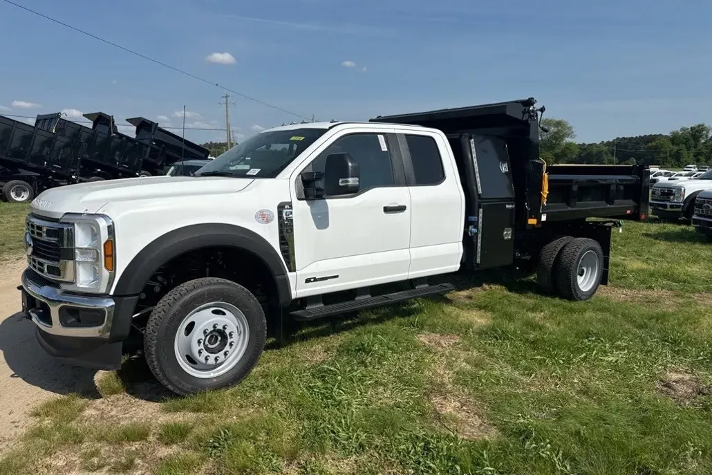 2025 Ford F-550 XL photo 1