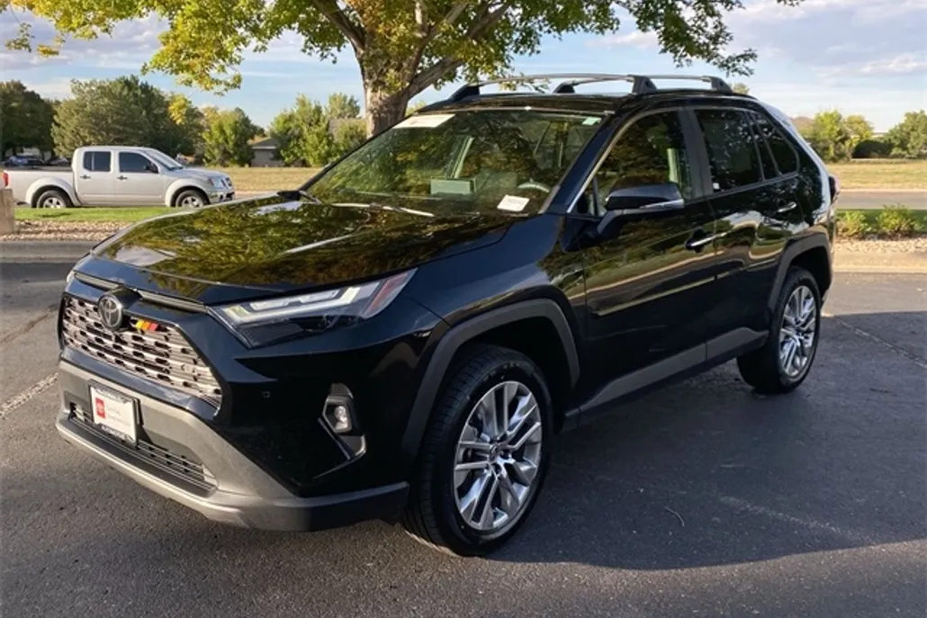 2022 Toyota RAV4 Limited photo 1
