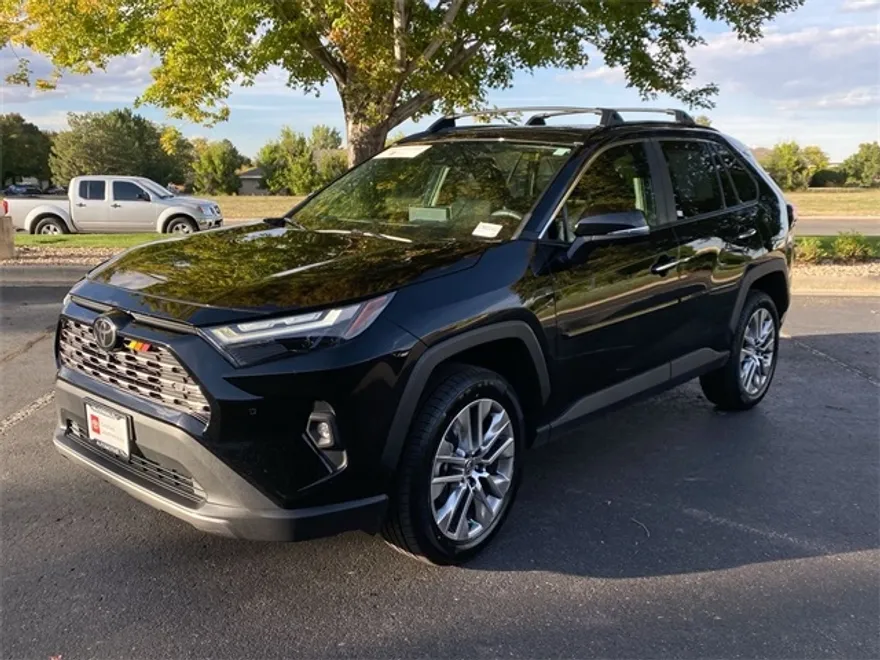 2022 Toyota RAV4 Limited photo 1