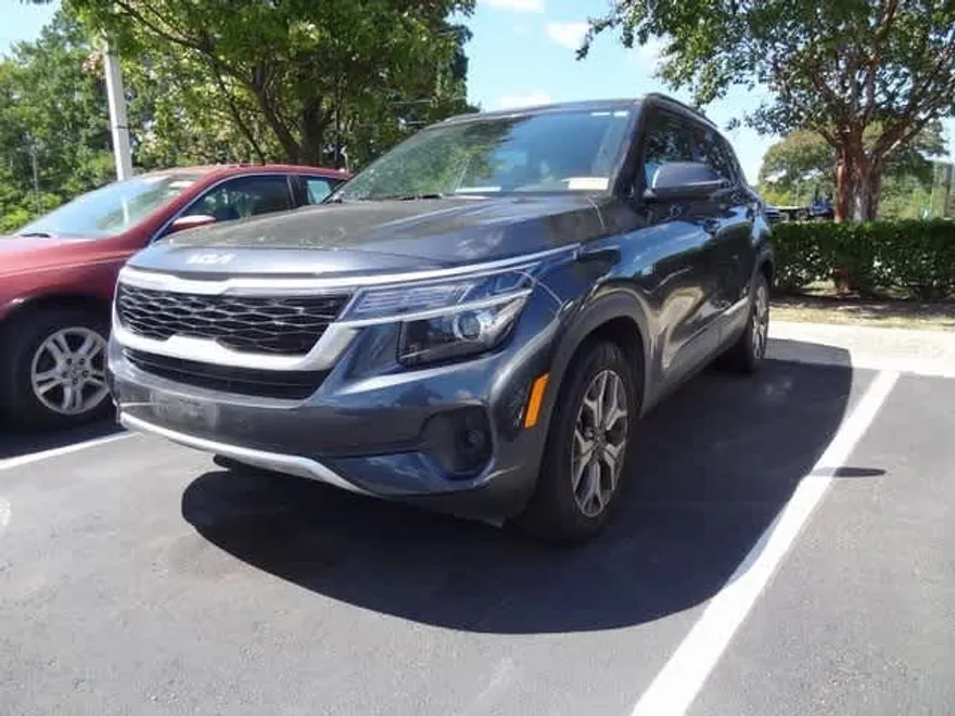 2022 Kia Seltos EX photo 1