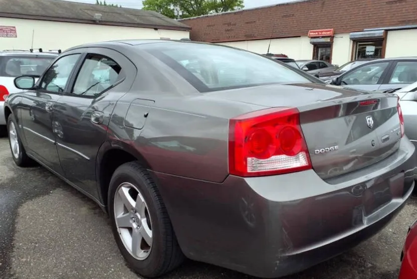 2010 Dodge Charger SXT photo 1