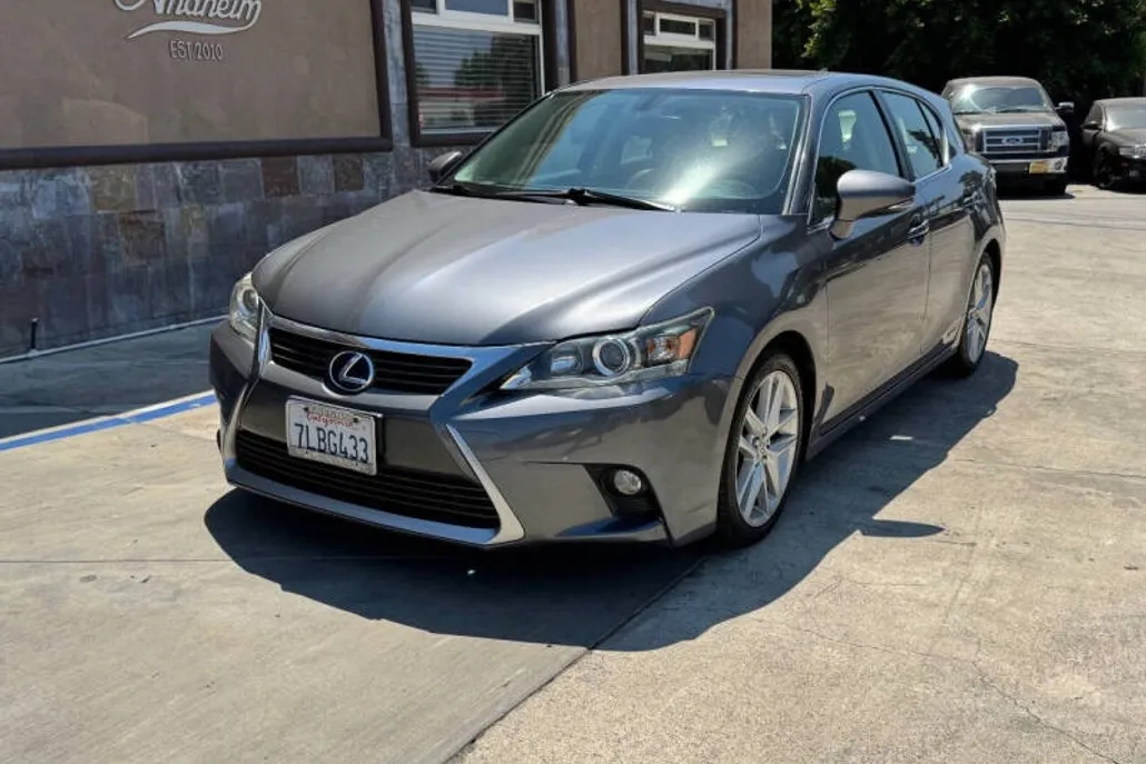 2015 Lexus CT 200h photo 1