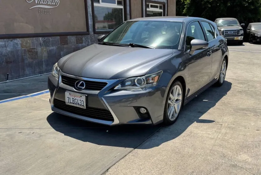 2015 Lexus CT 200h photo 1