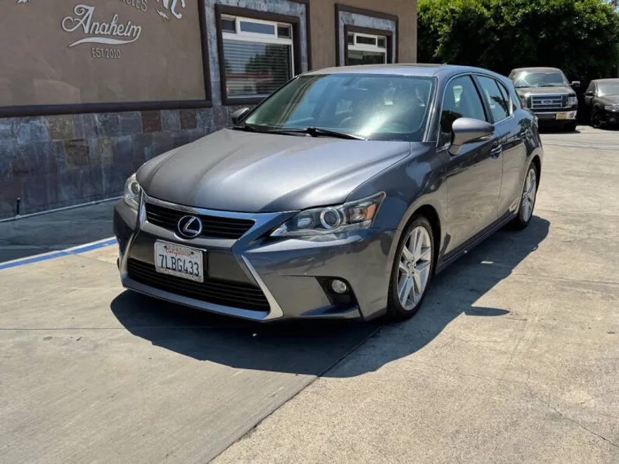 2015 Lexus CT 200h photo 1
