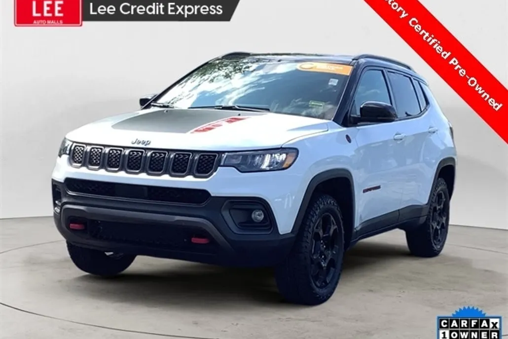 2024 Jeep Compass Trailhawk photo 1