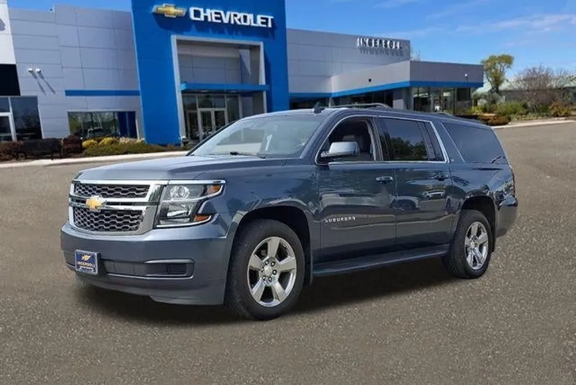 2019 Chevrolet Suburban LT photo 1