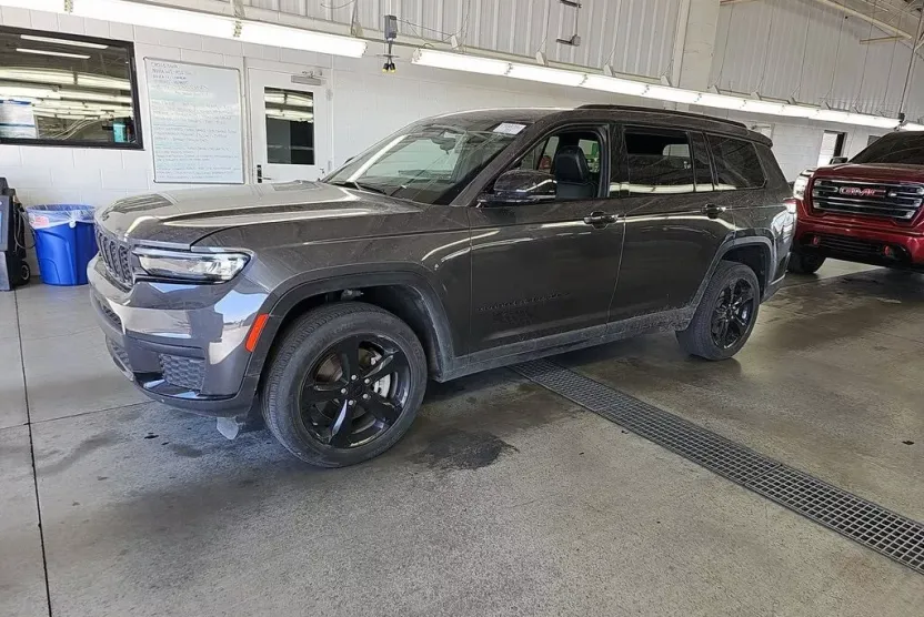 2023 Jeep Grand Cherokee Altitude photo 1