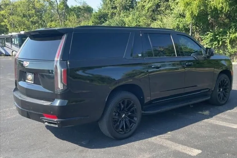 2022 Cadillac Escalade ESV Premium Luxury photo 1