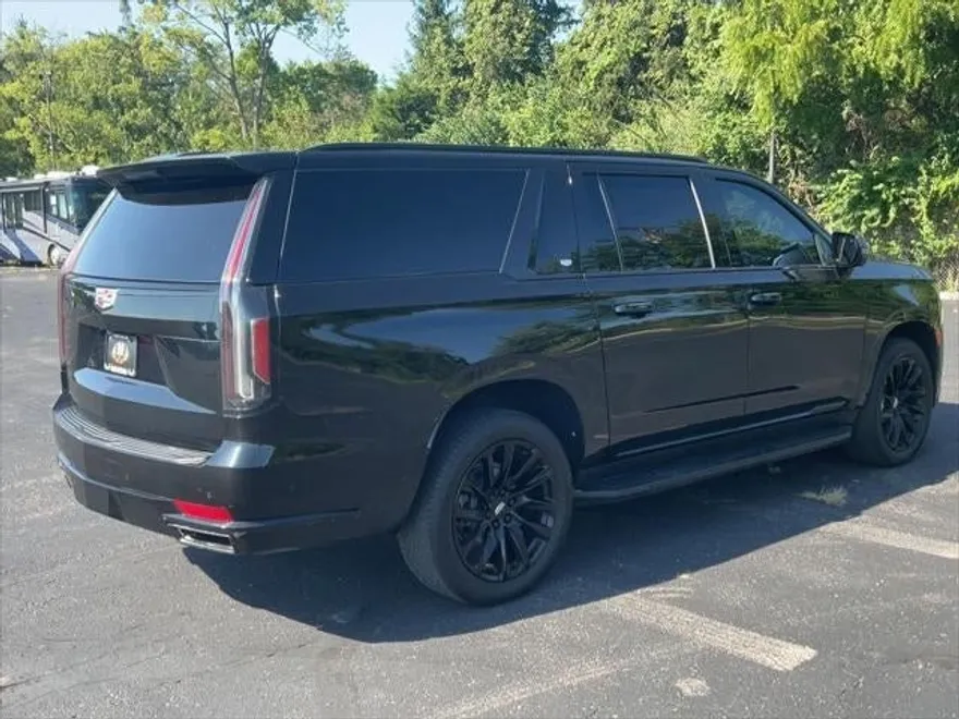 2022 Cadillac Escalade ESV Premium Luxury photo 1