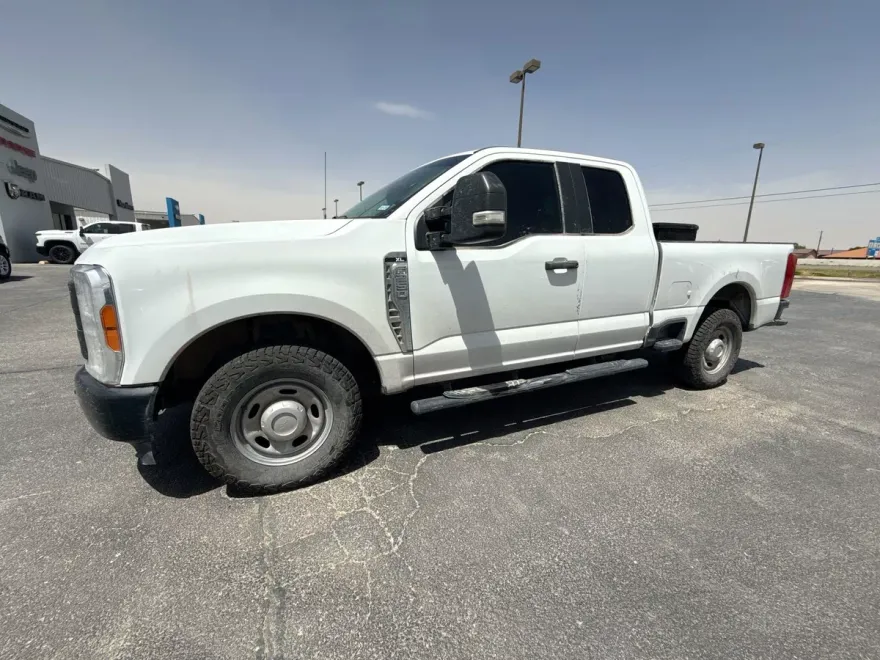 2023 Ford F-250 XL photo 1
