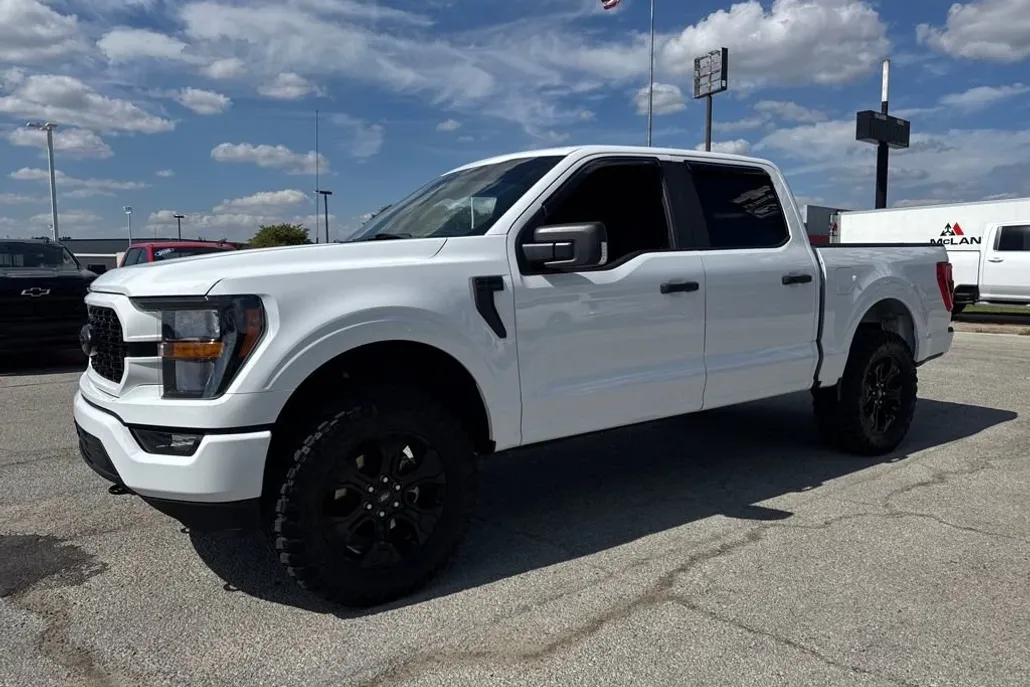 2023 Ford F-150 XL photo 1