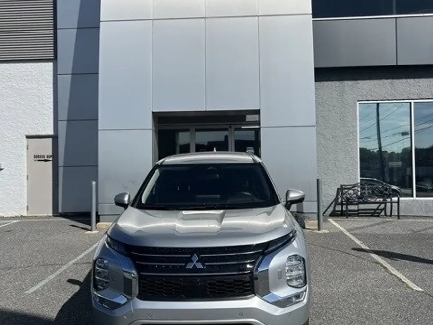 2024 Mitsubishi Outlander SE photo 1