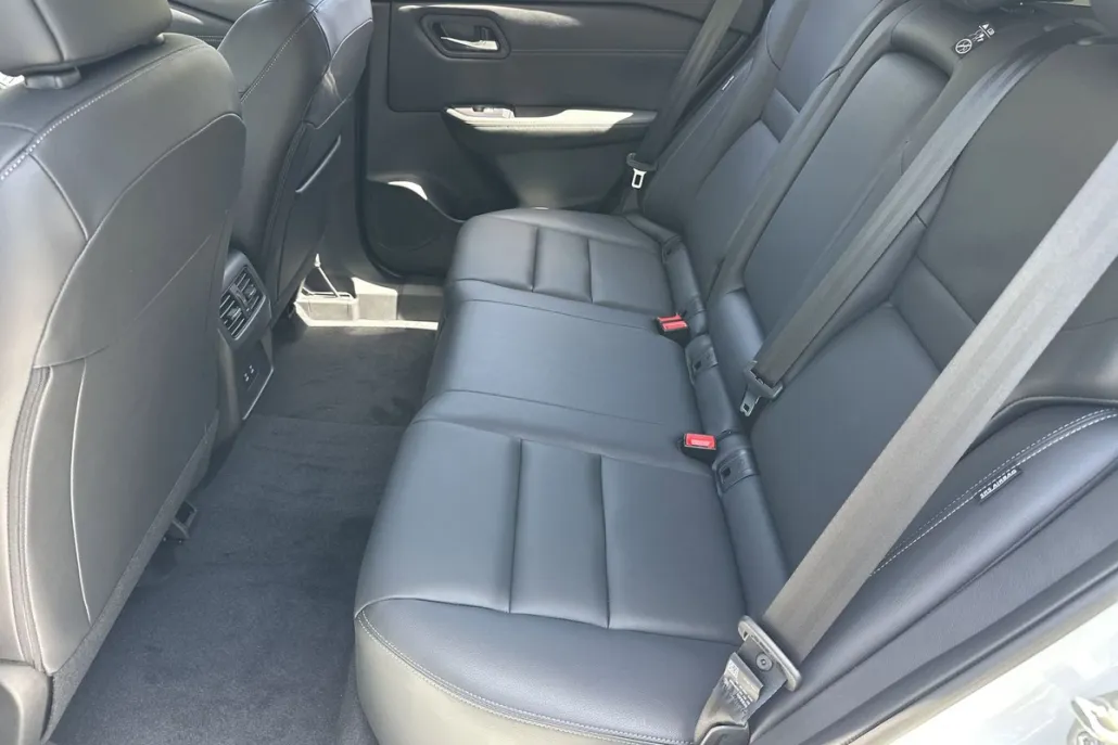 2025 Nissan Rogue SL photo 1