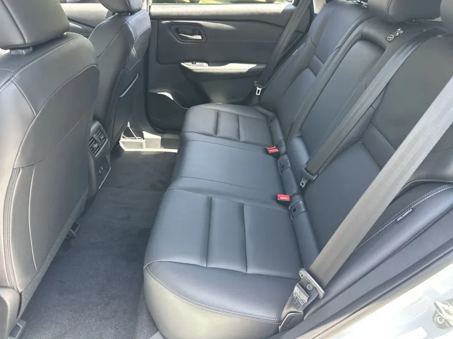 2025 Nissan Rogue SL photo 1