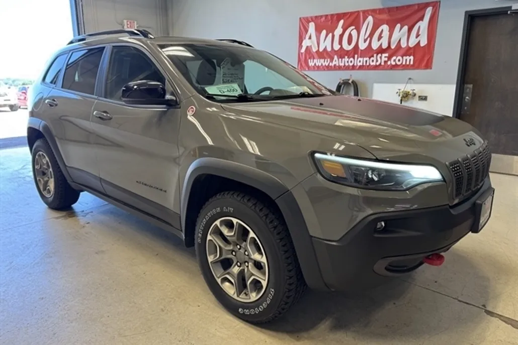 2022 Jeep Cherokee Trailhawk photo 1
