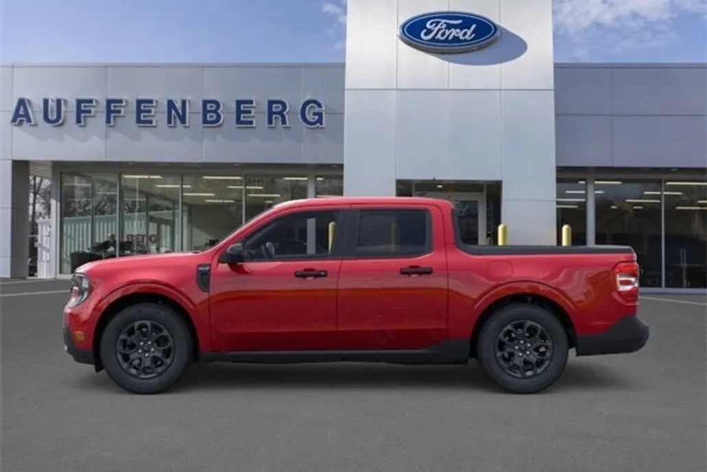 2025 Ford Maverick XLT photo 1
