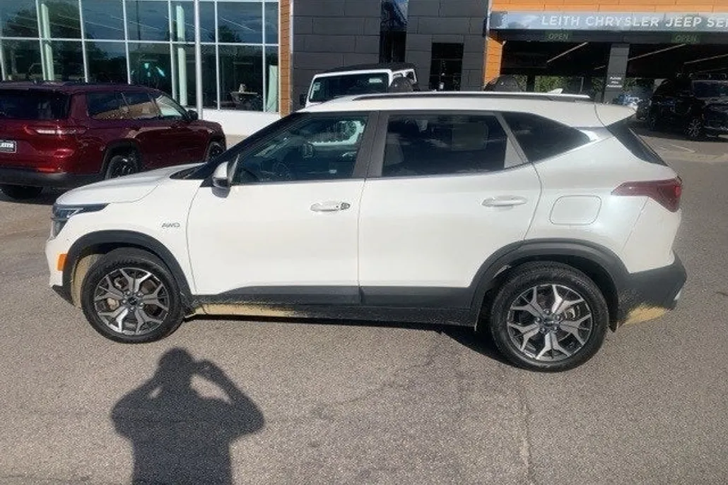 2022 Kia Seltos EX photo 1