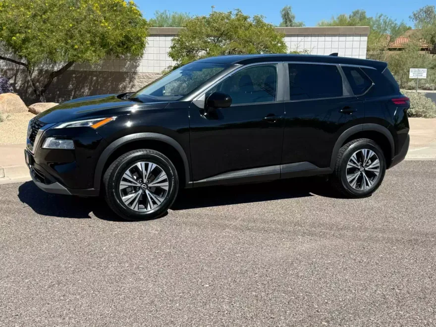 2023 Nissan Rogue SV photo 1