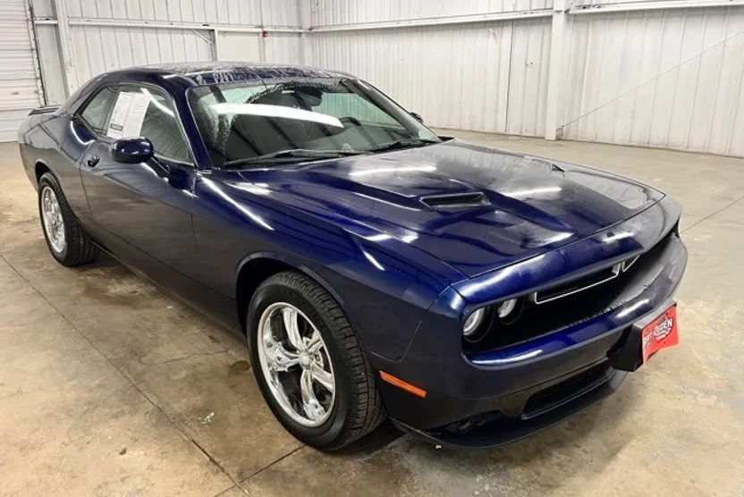 2017 Dodge Challenger SXT photo 1